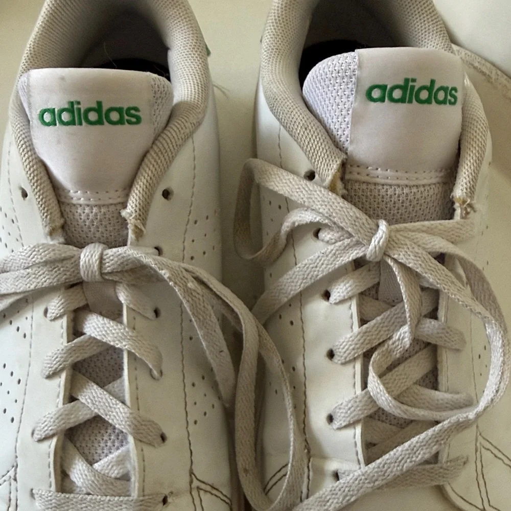 Adidas Sneakers in White and Green - Size 5 - Picture 11 of 11